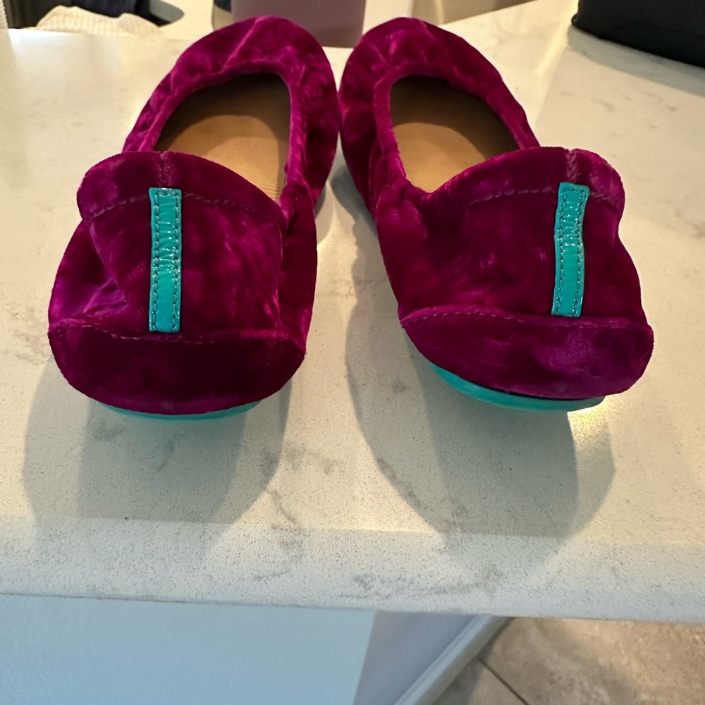 VGUC Tieks Tyrian Velvet Flats - Picture 9 of 11